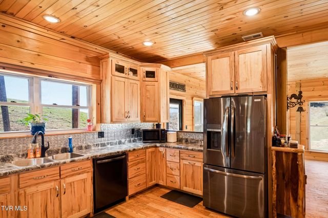 533 Robinson Hollow Lane, Mountain City, TN 37683