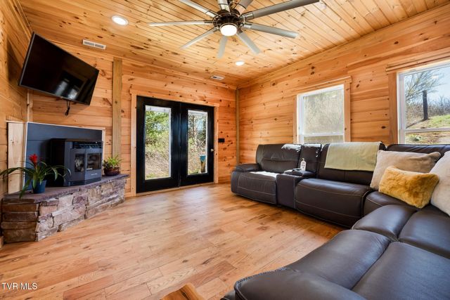 533 Robinson Hollow Lane, Mountain City, TN 37683