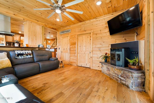 533 Robinson Hollow Lane, Mountain City, TN 37683