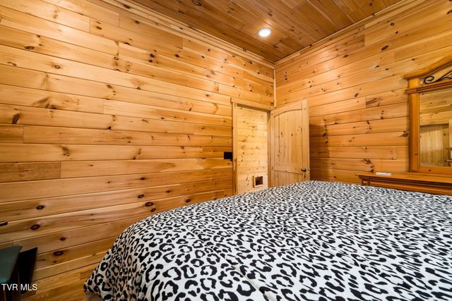 533 Robinson Hollow Lane, Mountain City, TN 37683