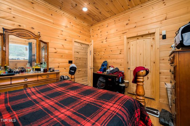 533 Robinson Hollow Lane, Mountain City, TN 37683