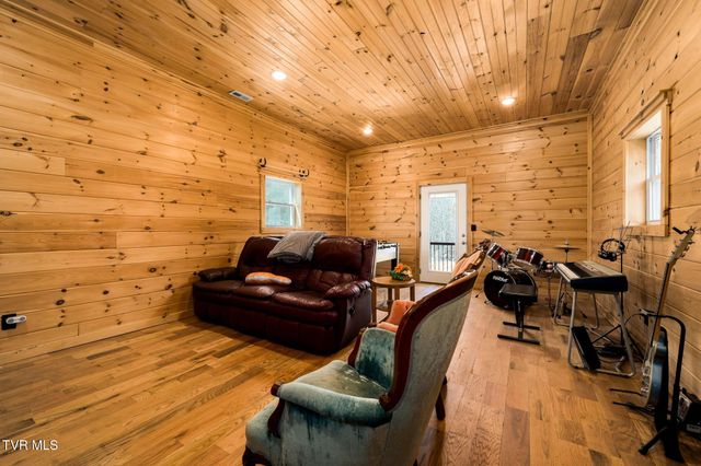 533 Robinson Hollow Lane, Mountain City, TN 37683