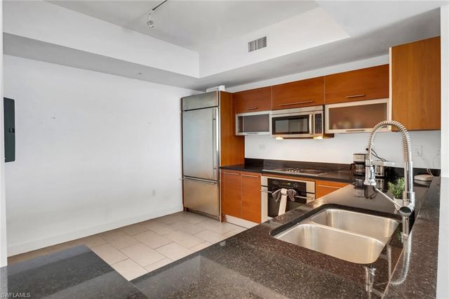 3000 Oasis Grand BLVD 2004, Fort Myers, FL 33916