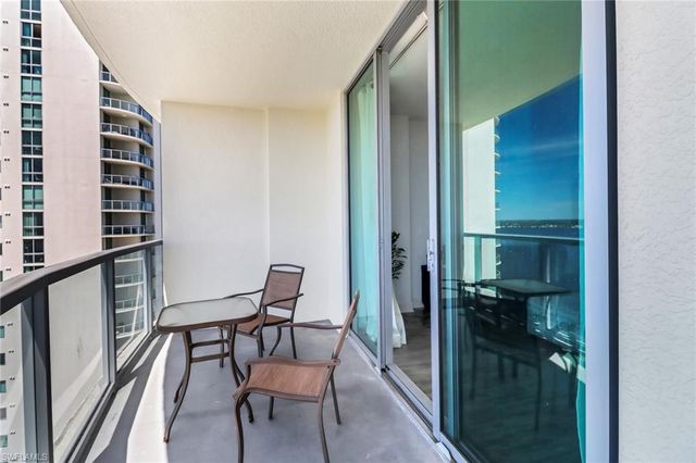 3000 Oasis Grand BLVD 2004, Fort Myers, FL 33916