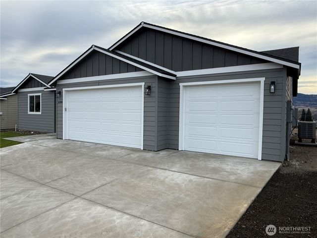 2388 2nd Street SE, East Wenatchee, WA 98802