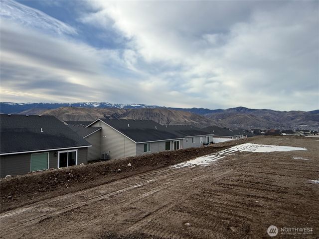 2388 2nd Street SE, East Wenatchee, WA 98802