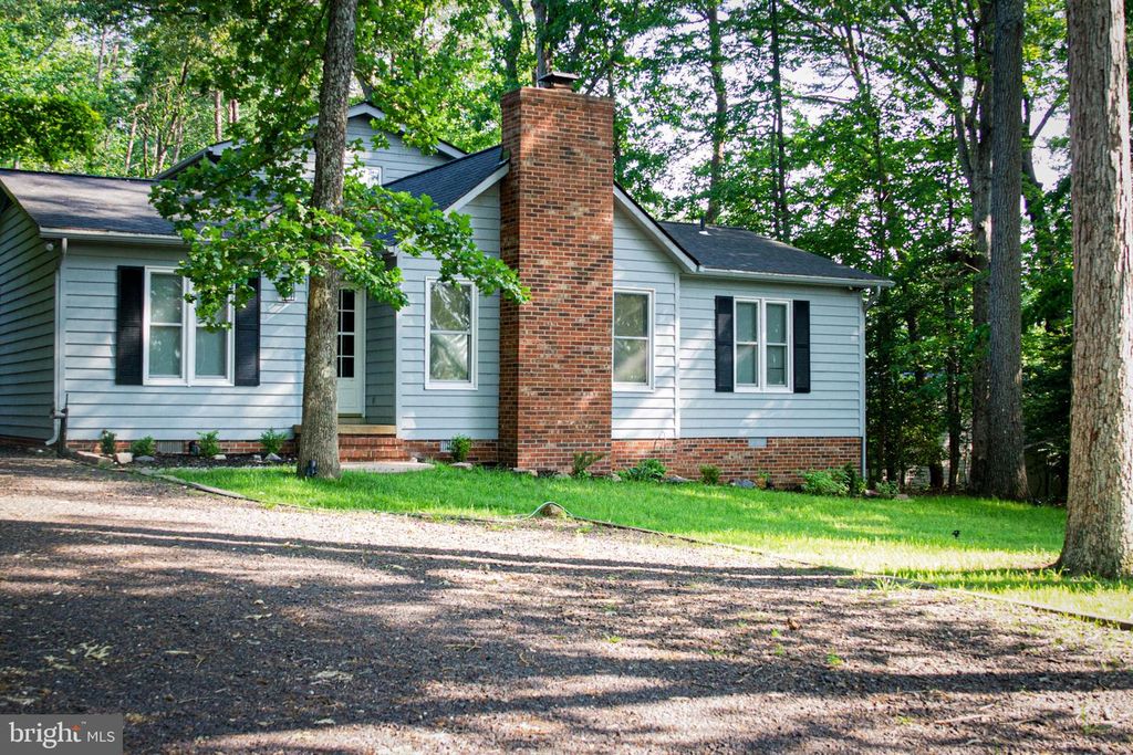 207 MADISON CIR, Locust Grove, VA 22508