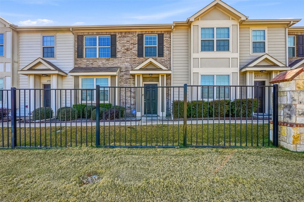 6913 Sandshell Boulevard, Fort Worth, TX 76137