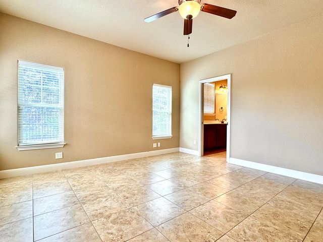 1116 Norfolk Ln, Kerrville, TX 78028