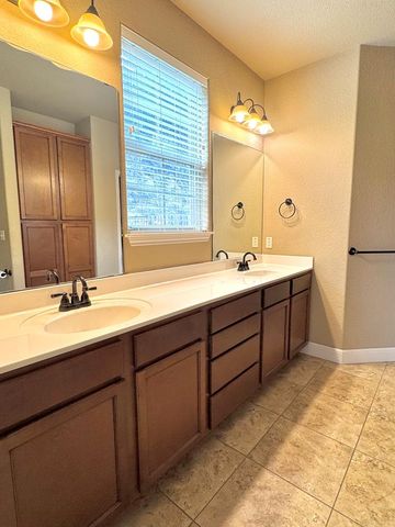 1116 Norfolk Ln, Kerrville, TX 78028