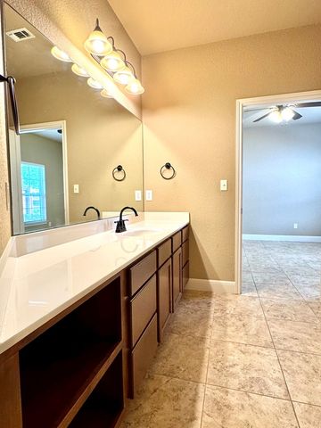 1116 Norfolk Ln, Kerrville, TX 78028