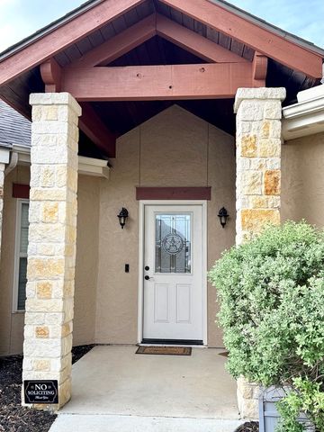 1116 Norfolk Ln, Kerrville, TX 78028