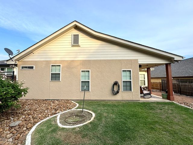 1116 Norfolk Ln, Kerrville, TX 78028