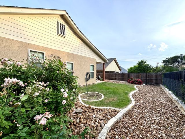 1116 Norfolk Ln, Kerrville, TX 78028