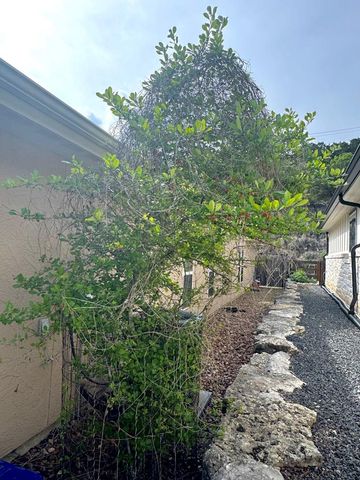 1116 Norfolk Ln, Kerrville, TX 78028