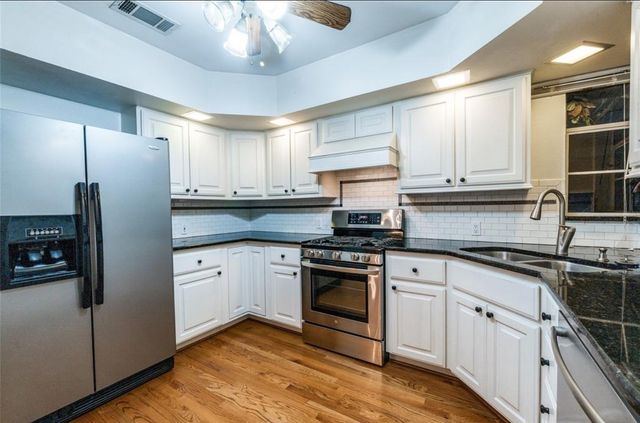 827 N Hampton Road, Dallas, TX 75208