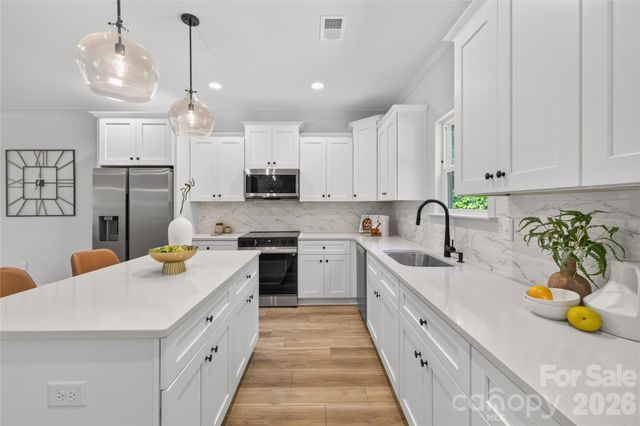 6087 Cambridge Drive, Harrisburg, NC 28075