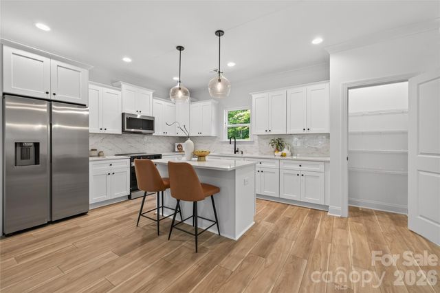 6087 Cambridge Drive, Harrisburg, NC 28075