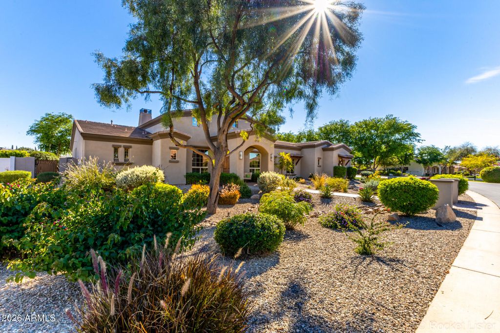 Image 4 of property listing at 2699 E JADE Place, Chandler, AZ 85286