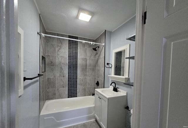 1101 Saint Marys Avenue, Fort Wayne, IN 46808