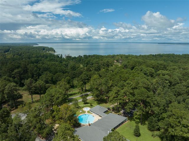 220 N Fairway Loop, Coldspring, TX 77331