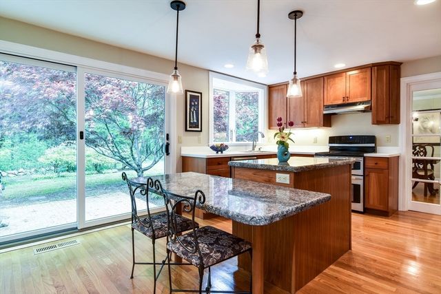 114 Hunters Ridge Rd, Concord, MA 01742