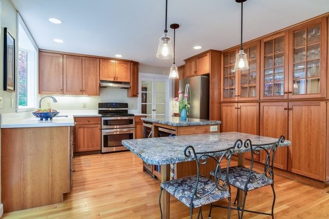 114 Hunters Ridge Rd, Concord, MA 01742
