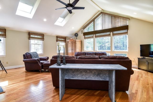 114 Hunters Ridge Rd, Concord, MA 01742