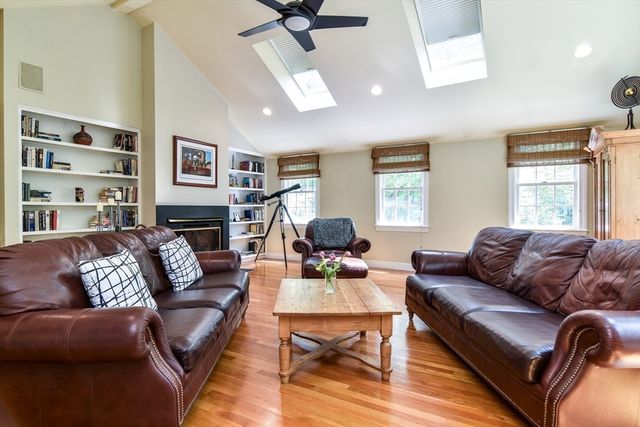 114 Hunters Ridge Rd, Concord, MA 01742