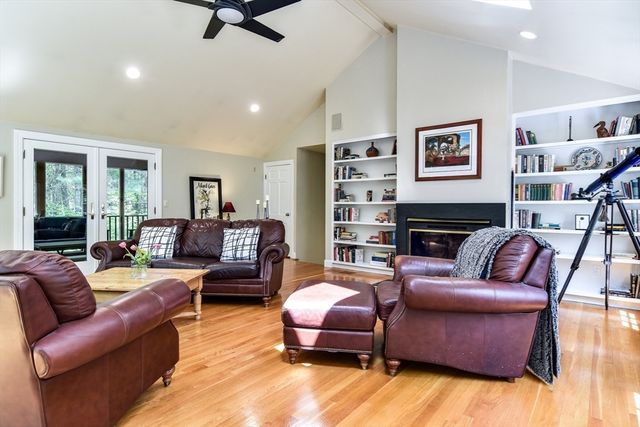 114 Hunters Ridge Rd, Concord, MA 01742