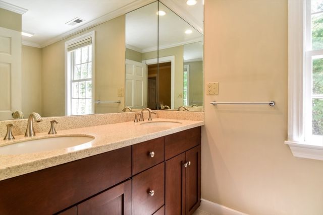 114 Hunters Ridge Rd, Concord, MA 01742