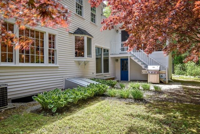 114 Hunters Ridge Rd, Concord, MA 01742