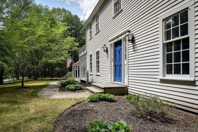 114 Hunters Ridge Rd, Concord, MA 01742