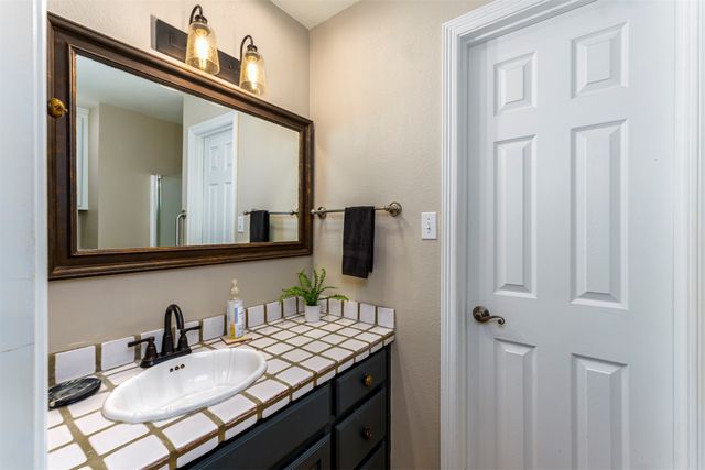 15 Country Club Place, Waxahachie, TX 75165