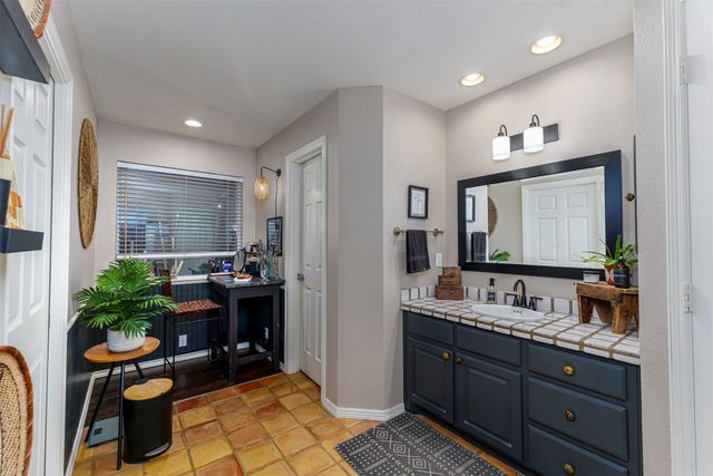15 Country Club Place, Waxahachie, TX 75165
