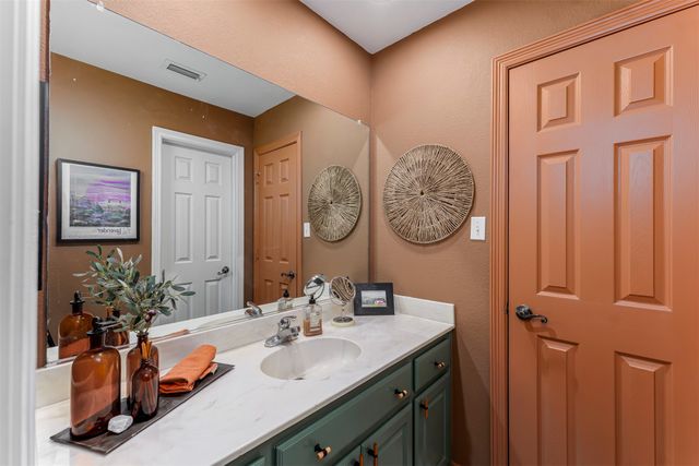 15 Country Club Place, Waxahachie, TX 75165