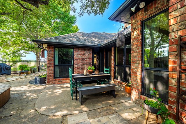 15 Country Club Place, Waxahachie, TX 75165