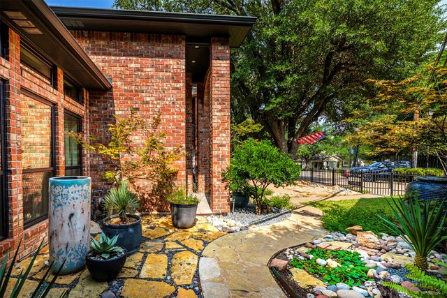 15 Country Club Place, Waxahachie, TX 75165