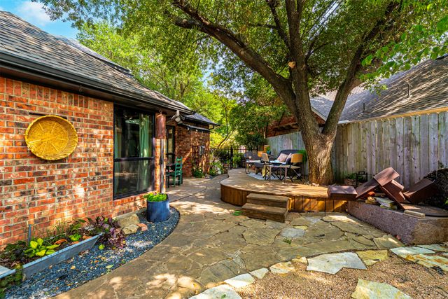 15 Country Club Place, Waxahachie, TX 75165