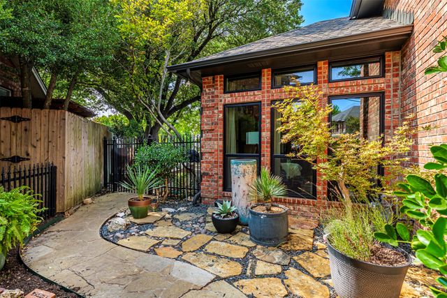 15 Country Club Place, Waxahachie, TX 75165