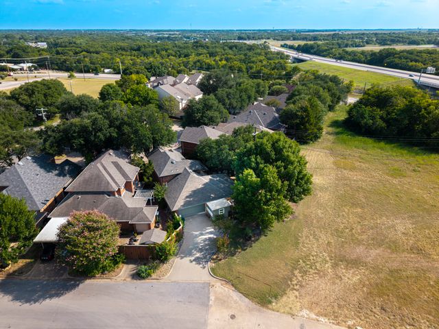 15 Country Club Place, Waxahachie, TX 75165