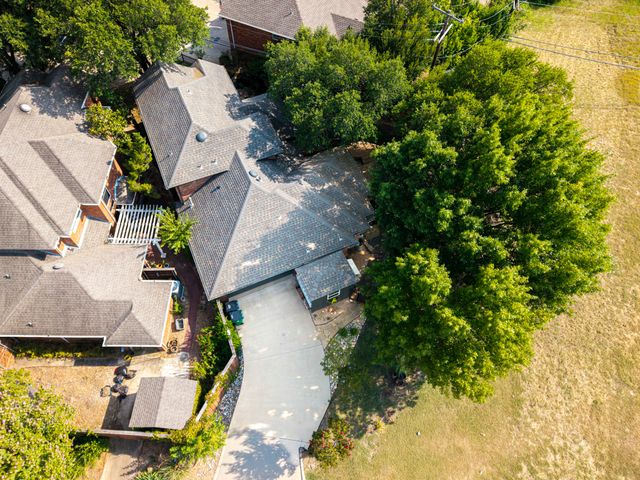 15 Country Club Place, Waxahachie, TX 75165