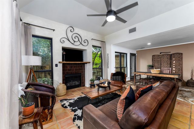 15 Country Club Place, Waxahachie, TX 75165