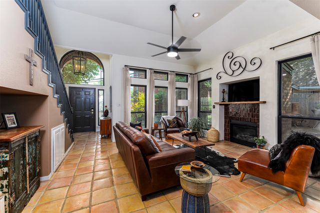 15 Country Club Place, Waxahachie, TX 75165