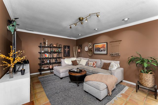 15 Country Club Place, Waxahachie, TX 75165