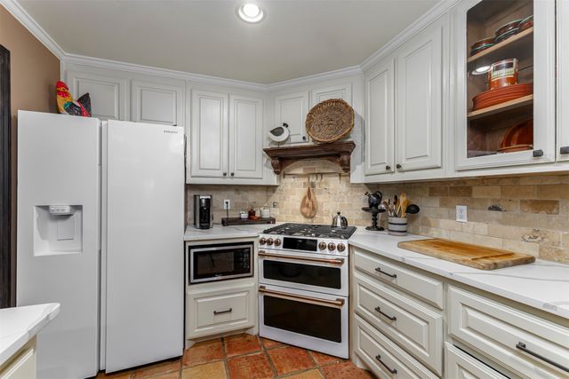 15 Country Club Place, Waxahachie, TX 75165