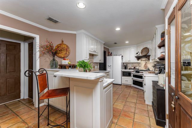 15 Country Club Place, Waxahachie, TX 75165
