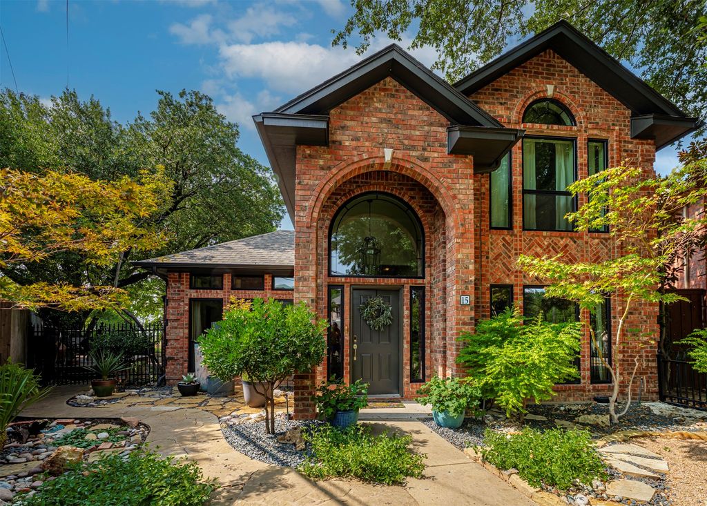 15 Country Club Place, Waxahachie, TX 75165