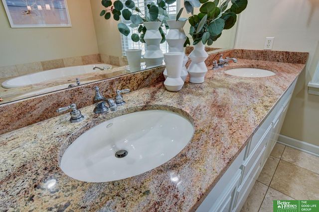 1620 S 91st Avenue, Omaha, NE 68124