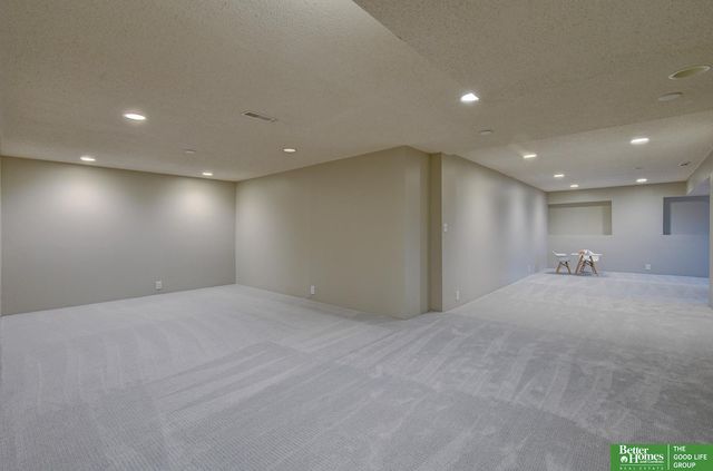 1620 S 91st Avenue, Omaha, NE 68124